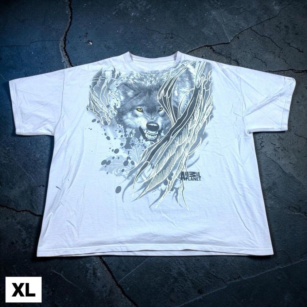 Delta Shirt Mens XL Gray Wolf Animal Planet Graphic Tee Y2K Grunge Graphic‎ Tee